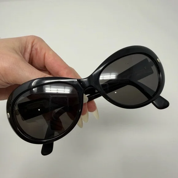 ❌ SOLD ❌ Dolce & Gabbana Glossy Black Oval Sunglasses EUC - Picture 8 of 8